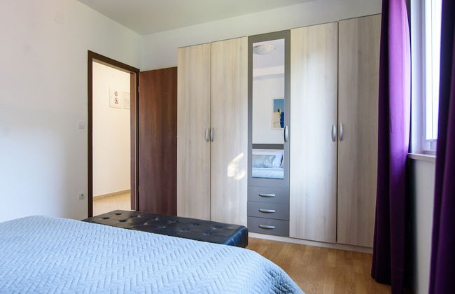 California Apartments II - Photo 5