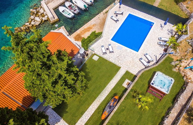 Beachfront Villa Gabriela with Pool - Foto 78