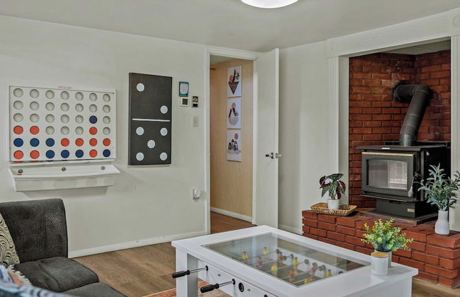 Lake It Right by Avantstay Lakefront w/ Dock, Hot Tub, Fire Pit & Game Room - Photo 9