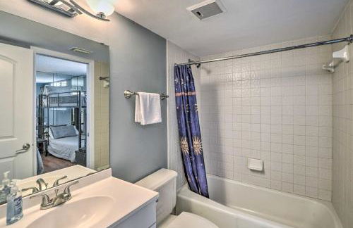 Sleek Beachfront Getaway with Community Perks! - Foto 17