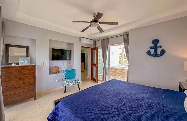 Incredible 3 BR Penthouse w BBQ Jacuzzi - Photo 58