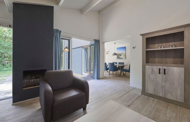 Cozy Beachside Retreat With Fireplace - Photo 8