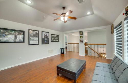 Great for Gatherings! Stylish Allen Home with Patio - Foto 32