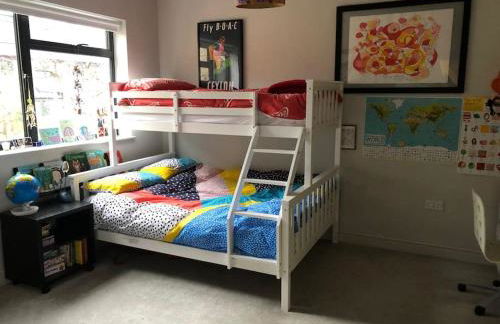 Large, modern, light, open plan designer house - Foto 3