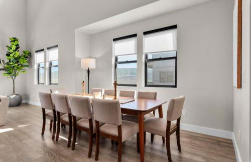 New East Deer Valley, 1 min, 994 New luxury 5br Twin House, Hot Tub, Lake view, Park City 10 min - Photo 11