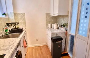 Friendly family apartment comfort sleep 6 close to tube bus airport - Foto 30