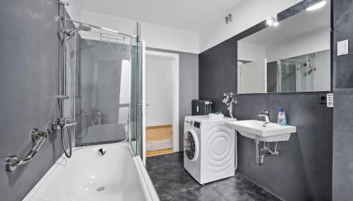 Stilvolle Stadtoase, 116 qm, Parkblick, Wassernah, Parkplatz - Foto 5, Shower