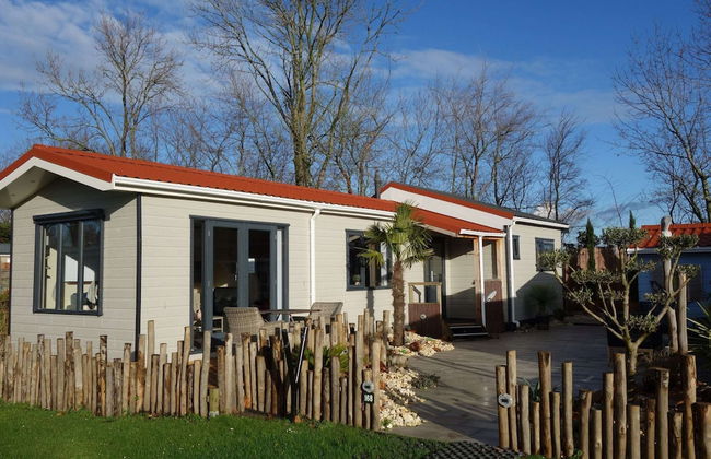 Chalet in Goedereede Near North Sea Beach - Photo 26