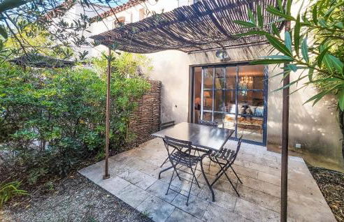 2 Bedroom Awesome Home In Saint-Laurent-De-La-Ca - Foto 1