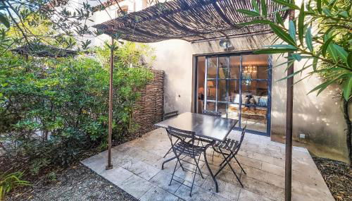 2 Bedroom Awesome Home In Saint-Laurent-De-La-Ca - Foto 1