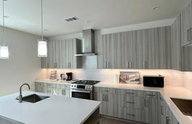 912 Brand New Spacious Tonwhome 3br 3ba sleeps 9 - Foto 16