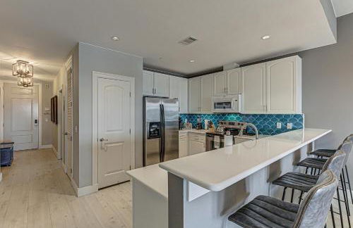 Chic 3BDR for 6 with Pool & Hot Tub Overlooks Marina - Foto 18