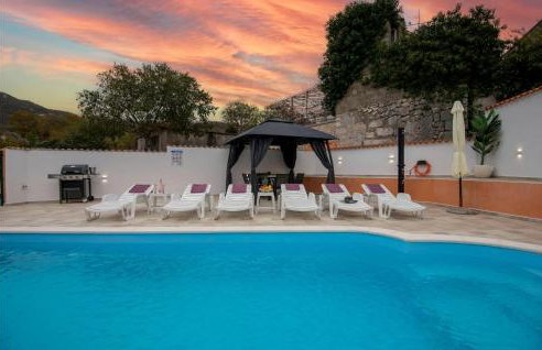 Amazing Home In Mijaca - Photo 9