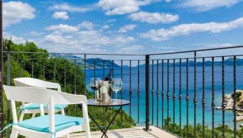 Beachfront Villa with Swimming Pool,Terrace and Sea view - Foto 2