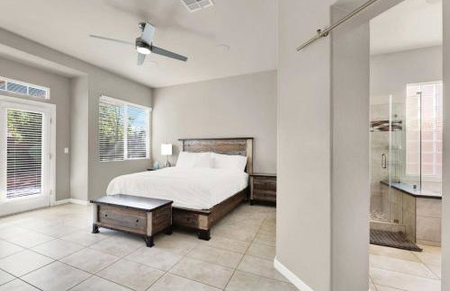 Lux 3BR Oasis Near Strip with Heated Pool and Jacuzzi - Photo 6