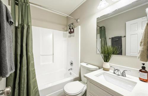 King Bed! Soaking tub! Fenced Yard w Screen Patio - Foto 47