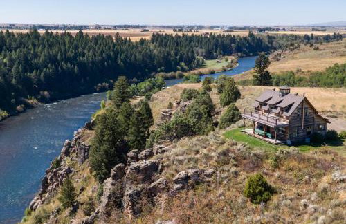 Lindas Perch by KABINO On Bank of Henrys Fork Mtn Views Fishing 6 acres Snake River WIFI - Foto 1