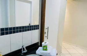 Ape com Horta, Cama Casal Queen, SmartTV, Ar, WiFi e Vaga na garagem - Foto 57