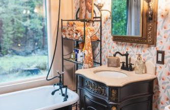 Romantic Cottage with Sauna and Cold Plunge - Foto 18