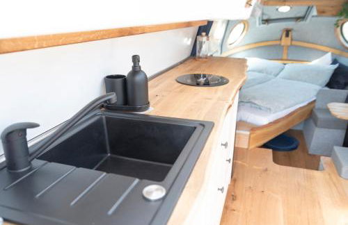 Ausgbebautes Rettungsboot ARDSCHE NOAH - Foto 8