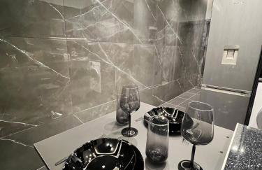 Luxury Black and White Interior Apartments & Rooftop Terrace - Foto 15