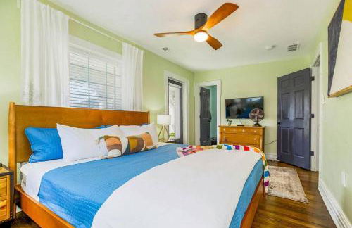 Chic 4BR 3BA Historic Home Near Country Club Plaza - Photo 9