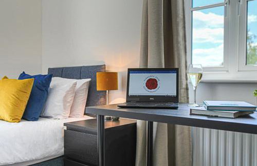 Premium 4 large double bed townhouse in Bicester, next to Bicester Village - Foto 12