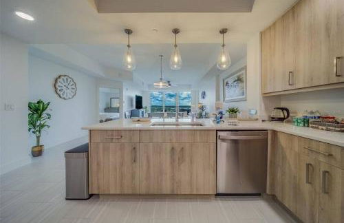 Luxury Waterfront Penthouse with Amenities and Services - Foto 3