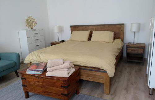 10km to Disneyland - Terrace Parking & Sleeps 4 - Foto 6