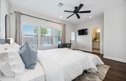 Resort vibe with Pool and Hot tub Downtown skyline views - Photo 18