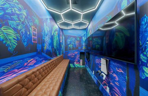 New Luxe Riverfront Home, Launch & Dock, Gamerooms - Foto 38