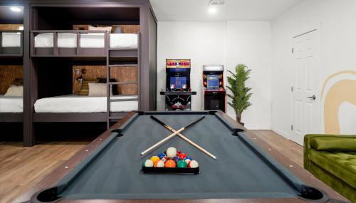 Lazy River Luxe 6 BR Sleeps 16 Pickleball Hot Tub - Foto 4