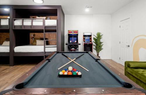 Lazy River Luxe 6 BR Sleeps 16 Pickleball Hot Tub - Foto 4