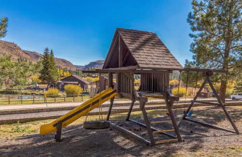 Cozy Cabin Retreat with Scenic Views cabin - Foto 40