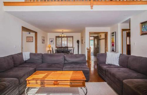 Monthly or Seasonal Large Petite Lake 44 Lakehouse Retreat with Private Pier and Hot Tub secluded Deep in the Woods - Foto 15