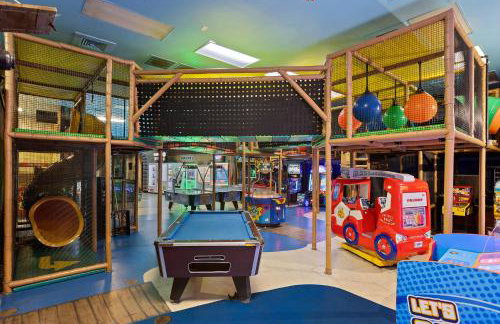 Great Town Home with Lazy River - Foto 7