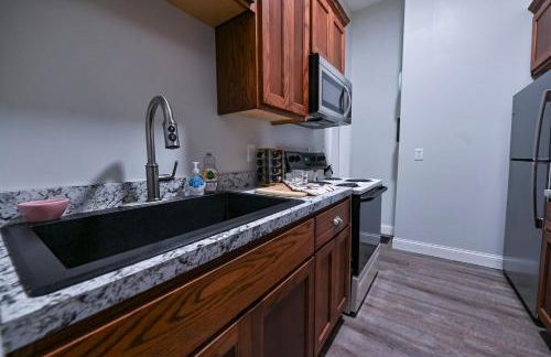 Dual patios, Free Laundry Service, College steps - Foto 5