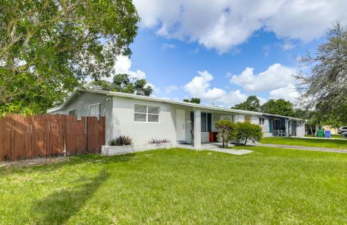 Fenced-In Yard Home 3 Mi to Hard Rock Stadium! - Photo 25