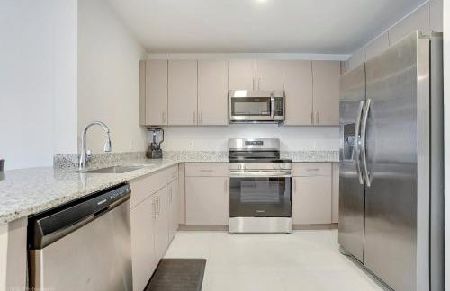 Beachside Bliss, 1BR Condo with Pool at Dania Beach - Foto 6