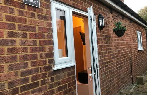 Studio-1-Staines/Heathrow/London-own entrance - Foto 28