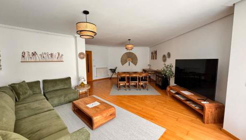 Exclusive Lerma - Smart TV de 75", Netflix y Parking Gratis - Foto 2