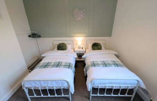 The Heritage Hideaway - King bed, Free parking, Walk to c-centre & Hospital - Foto 9