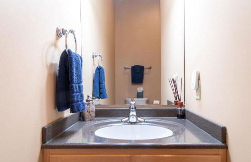 Incredible Views w Garage on Lake and bike trail - Foto 21