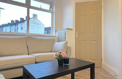 Anfield 4 min walk Sleeps 7 4BR 5Bed 3Bathrooms - Photo 36