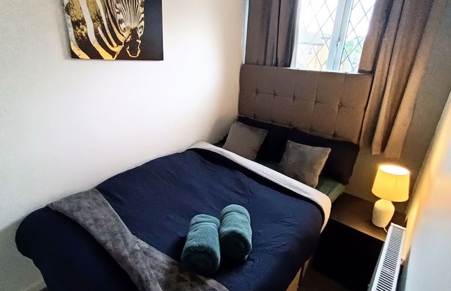 Cozy 3-Bed Family Home with Free Parking - Foto 16