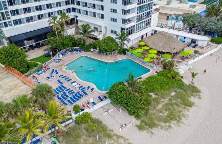 Spacious Beach Retreat | Oceanfront Pool & Tiki - Foto 16