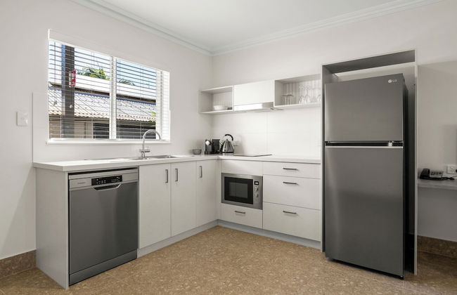 Moonlight Bay Suites - Photo 34