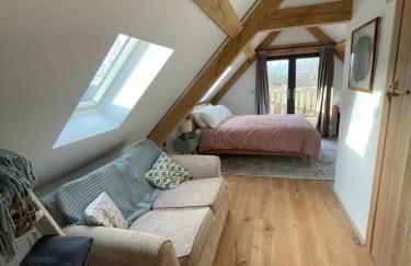 Upper Gelli Luxury Holiday Lodge, Converted Dairy & Cosy Shepherds Huts - Photo 45