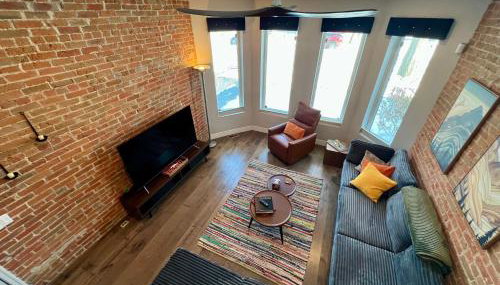 UPTOWN CASTLE - CITY VIEWS - THEATER & CONVENTION DISTRICT! - Foto 4