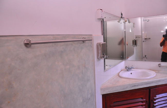 Serenity Lake Front Villa - Foto 46